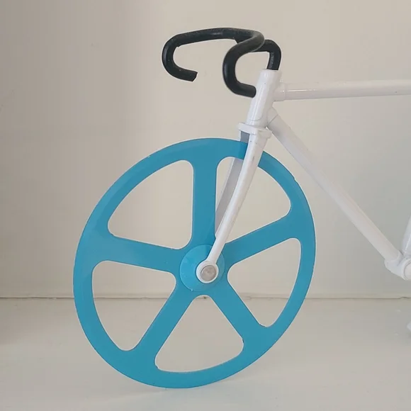 Bicycle Pizza Cutter 🍕🚲 - Picture 5 of 6